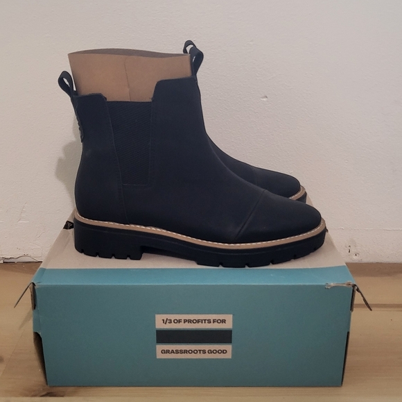 Tom Skylar Bootie - Picture 2 of 7